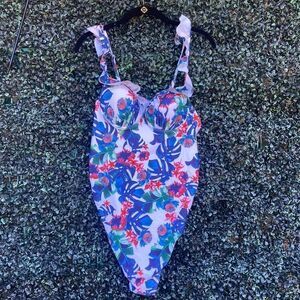 SHEIN Tropical Swim Suit Ruffles Size Large